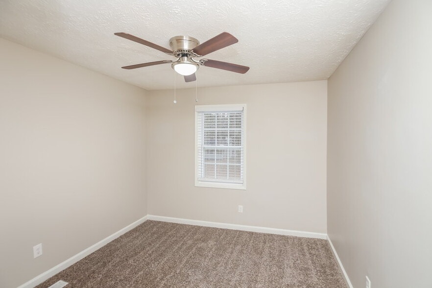 Building Photo - 3455 Stallion Ct