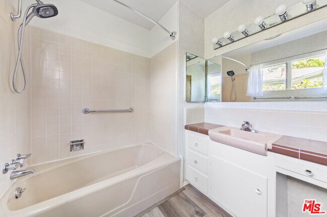 Building Photo - 3582 Verdugo Vista Terrace