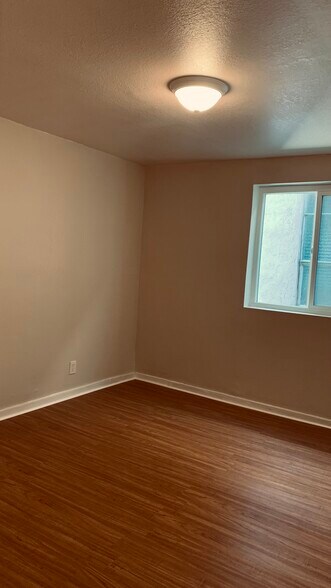 Building Photo - 2047 20th Ave