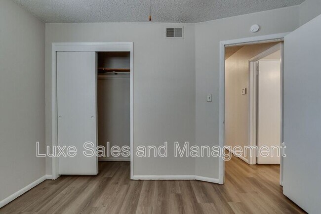 Building Photo - 1805 Melody Dr