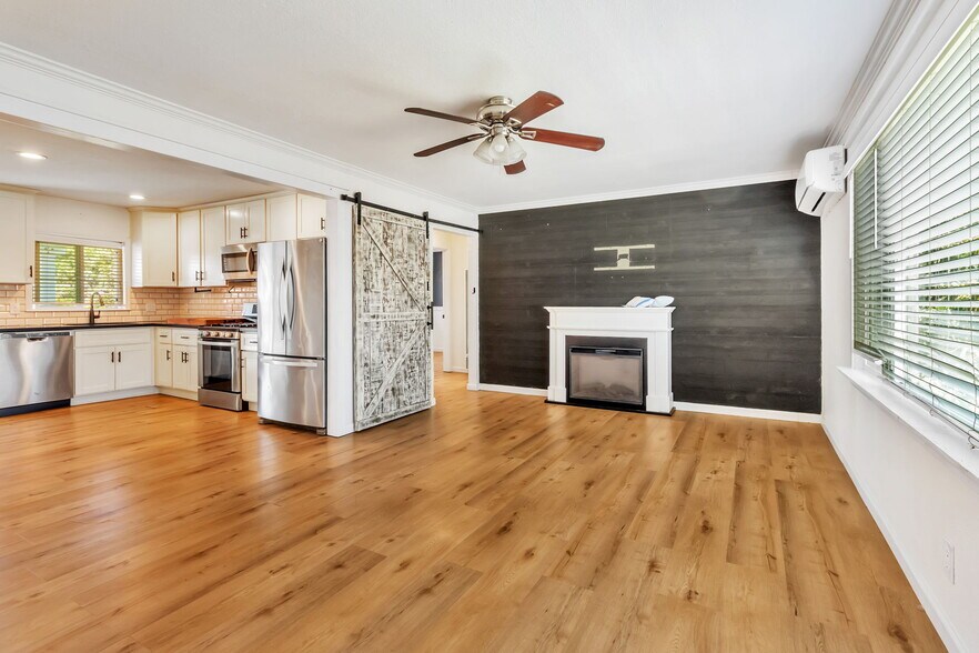 Building Photo - 12015 Ellery St
