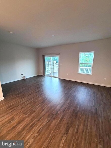 Building Photo - 1006 Valley Run Dr