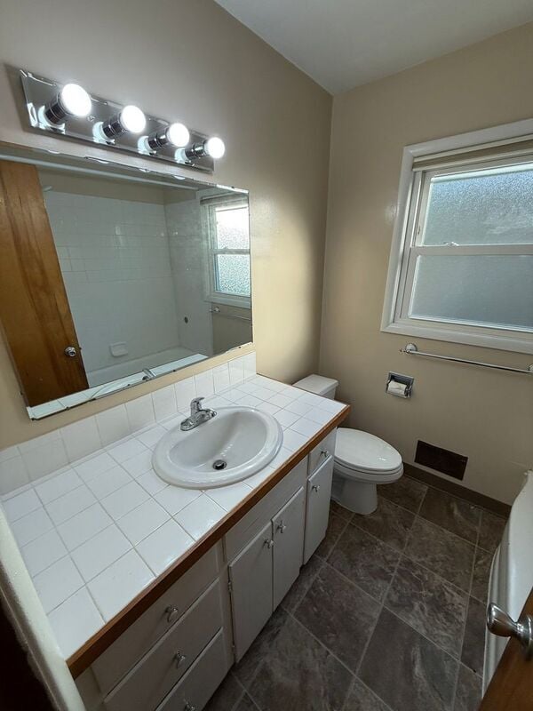 Building Photo - 595 18th St NE