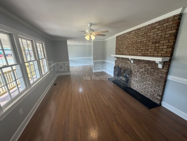 Building Photo - 1600 King Cir