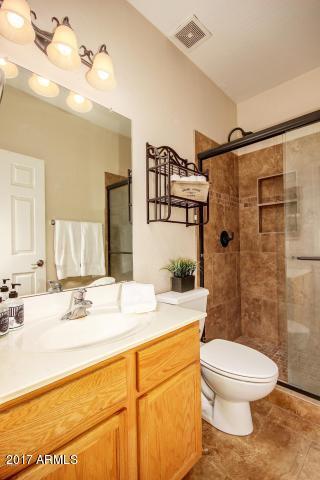 Building Photo - 934 E Madeline Dr