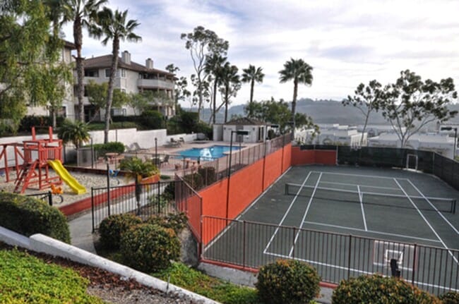 Building Photo - Immaculate Upper End 1 Bed 1 Bath Condo in...