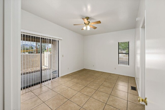 Building Photo - 4 bedroom home in Central Tucson
