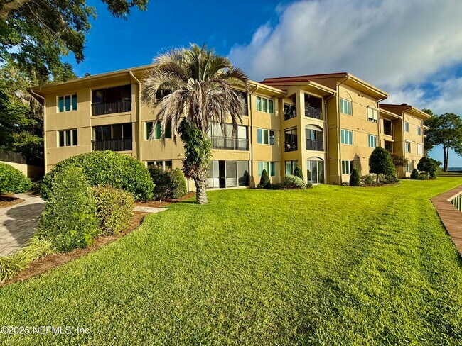 Building Photo - 2099 Winterbourne N
