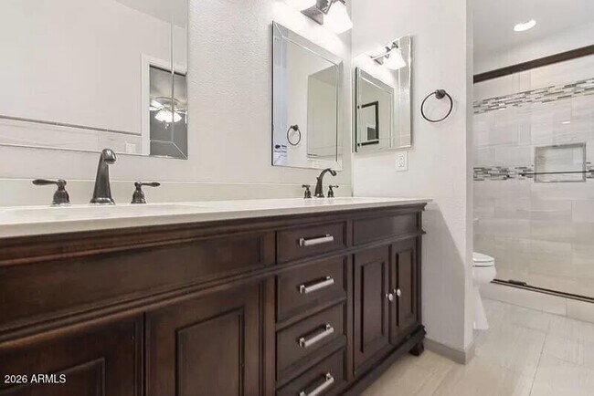 Building Photo - 3013 S Fairway Dr