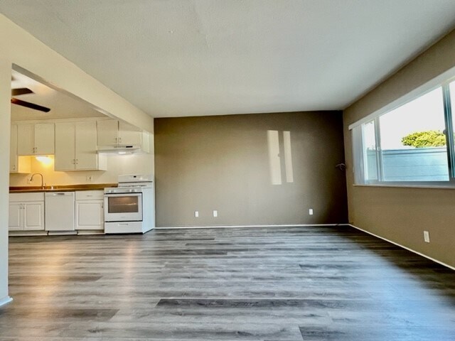 Building Photo - 7732 Cypress Dr