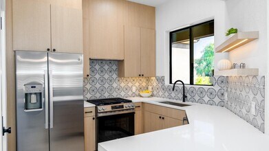 Building Photo - 7027 N Scottsdale Rd