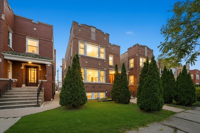 Primary Photo - 5223 W School St