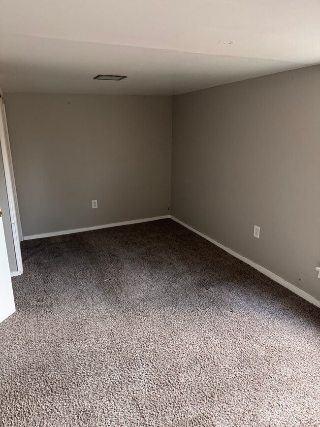 Building Photo - 214 Bentley Ave