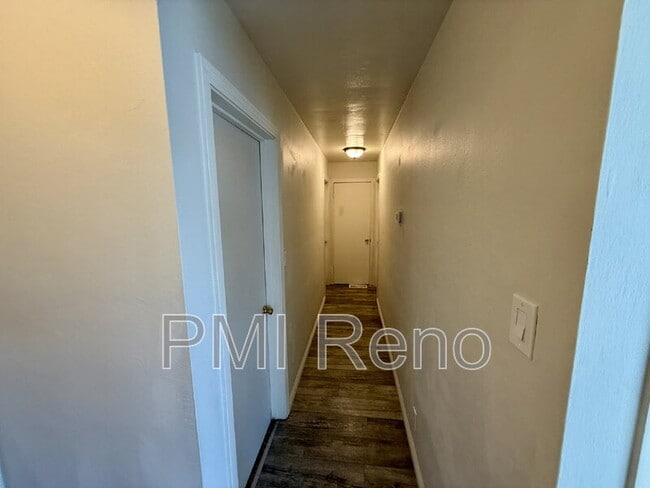 Building Photo - 790 Topaz Dr