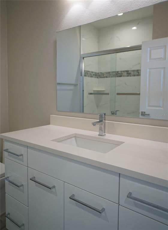 Building Photo - 4104 N Thatcher Ave