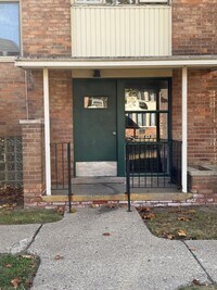 Building Photo - For Rent in Detroit
