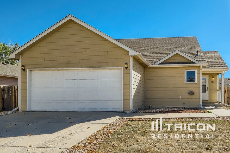 Building Photo - 617 Cornerstone Dr