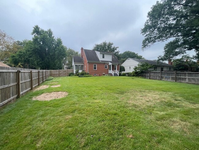 Building Photo - Charming Brick Cape in Colonial Place