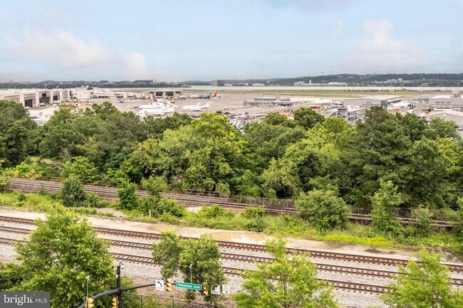 Building Photo - 3600 S Glebe Rd