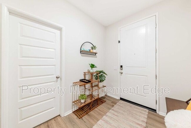 Building Photo - 40709 Melrose Dr