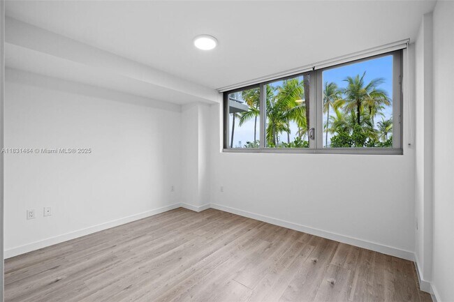 Building Photo - 1500 Bay Rd