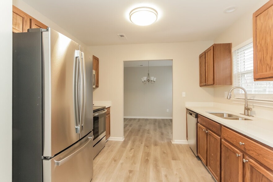 Building Photo - 127 Fairmont Cir