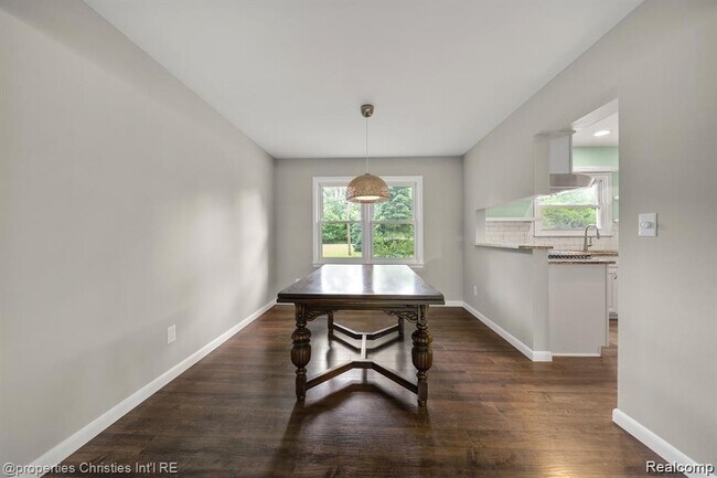 Building Photo - 126 Orchardale Dr