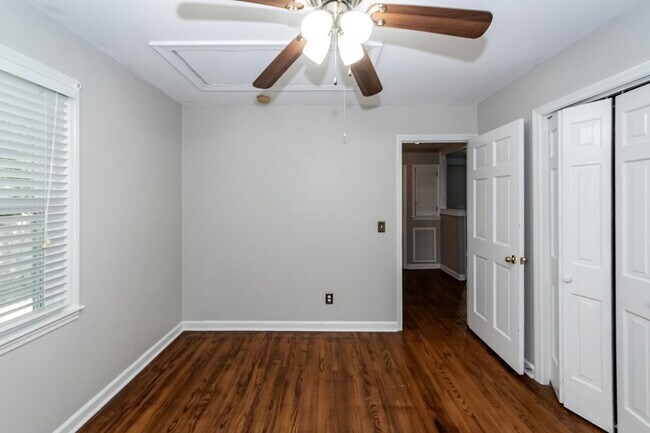 Building Photo - 765 Leafwood Rd