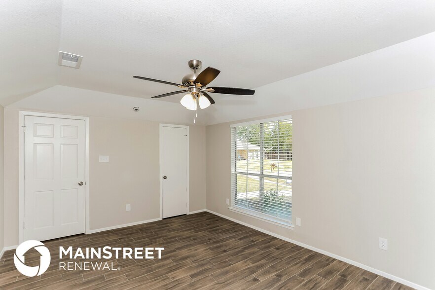 Building Photo - 817 Barcelona Cir