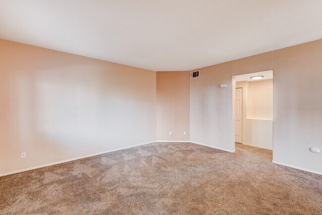 Building Photo - Beautifully Designed 2 Bedroom Condo in North Summerlin!