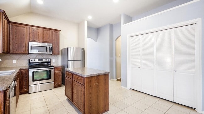 Building Photo - 5209 Bear Valley Dr