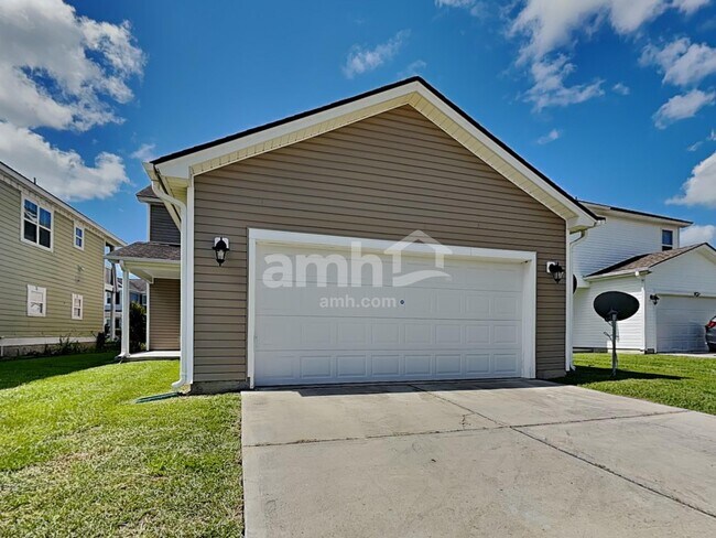 Building Photo - 330 Crabapple Cir