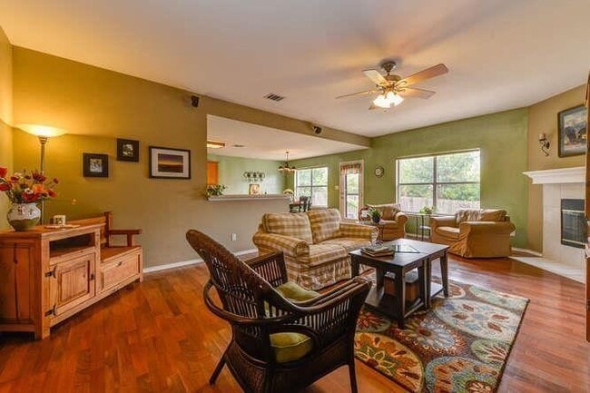 Building Photo - 910 Wild Petunia Way