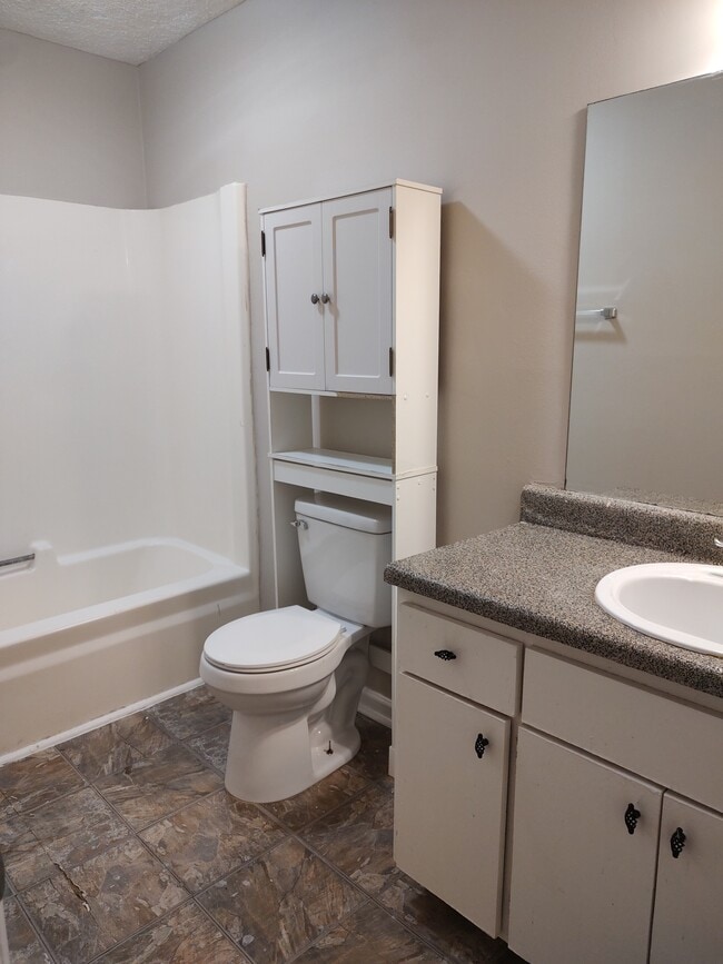 Building Photo - 1301 Neelys Bend Rd