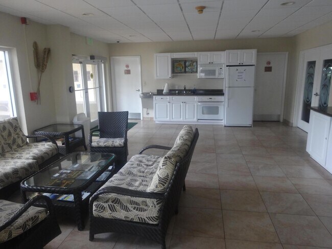 Building Photo - 133 N Pompano Beach Blvd