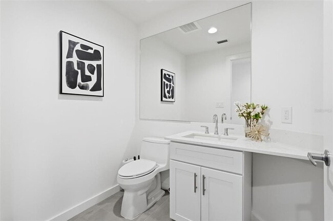 Building Photo - 920 N Osceola Ave