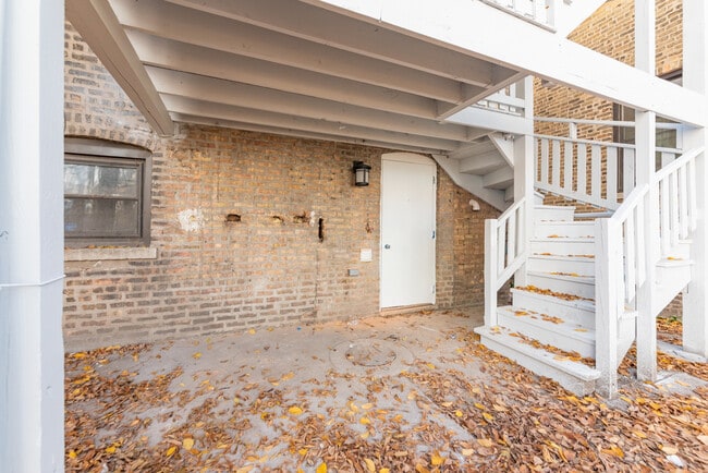 Building Photo - 1122 W Addison St