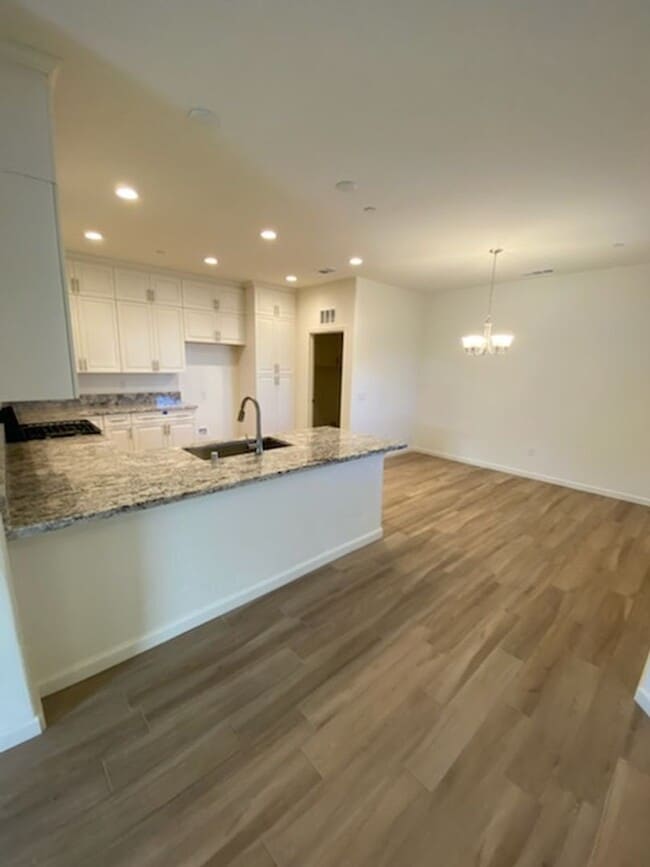 Building Photo - Beautiful Brand New Home in the gated Arbor Gates Subdivision with solar