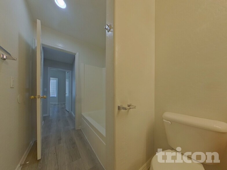 Building Photo - 17271 W Ashley Dr