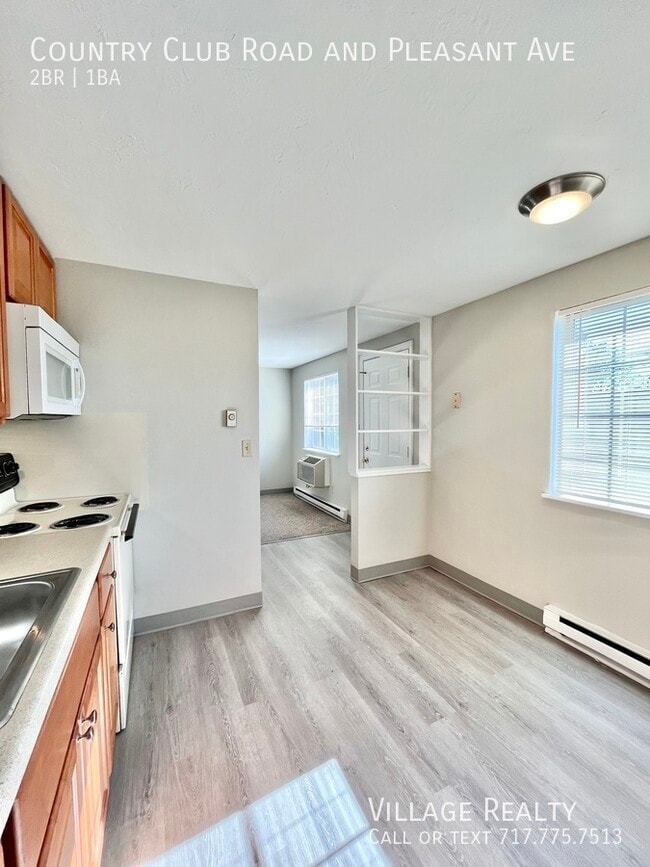 Building Photo - 605 Country Club Rd