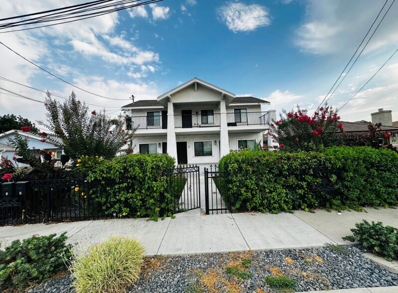 Building Photo - 823 W Orange St