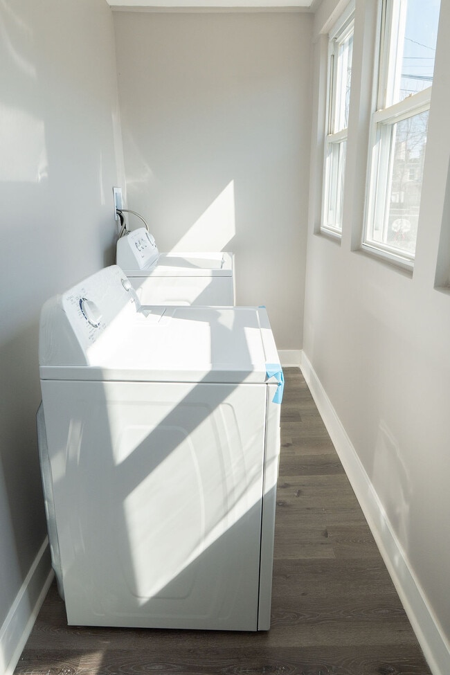 Building Photo - 1237 Carroll St