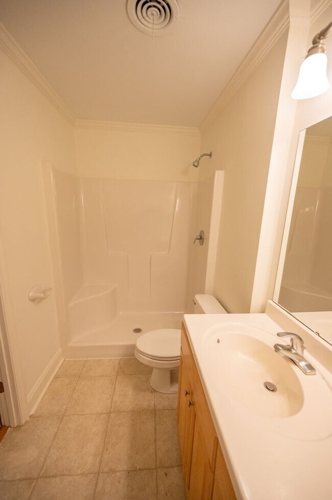 Building Photo - 734 James Dr