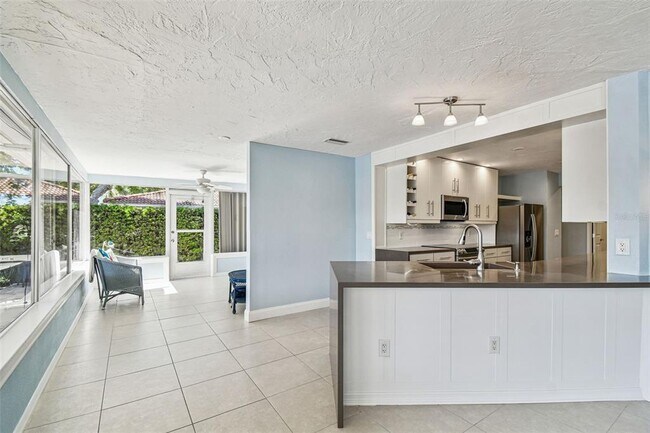 Building Photo - 5050 Porpoise Pl