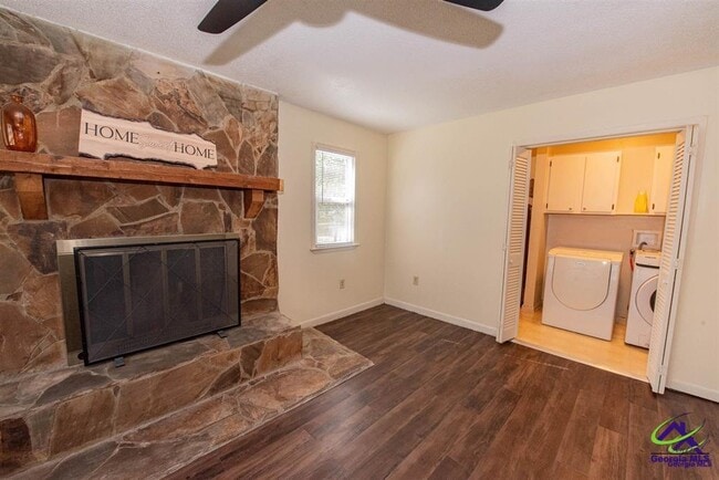 Building Photo - 111 Briarwood Dr
