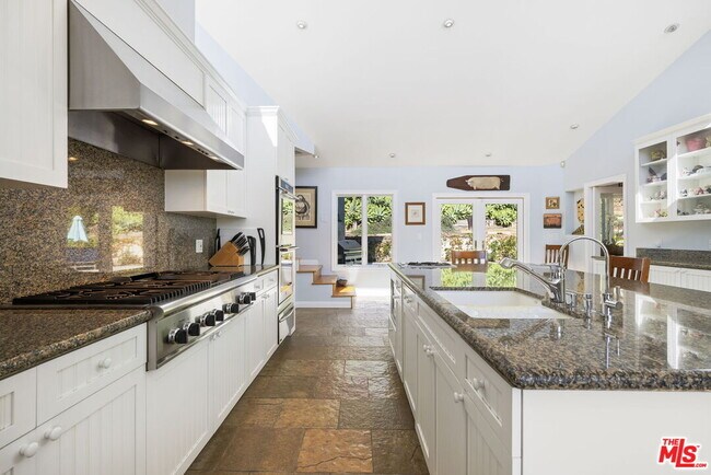 Building Photo - 11215 Sunset Blvd