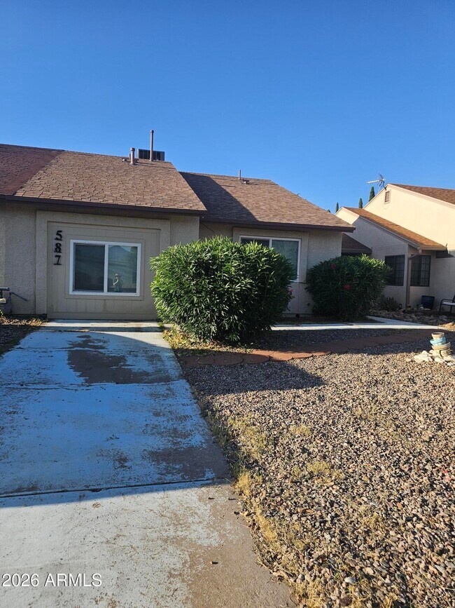 Building Photo - 587 E Charles Dr