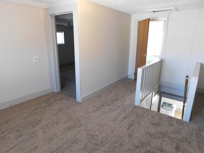 Building Photo - Quaint 3 bedroom/1 bath House in Augusta, KS!