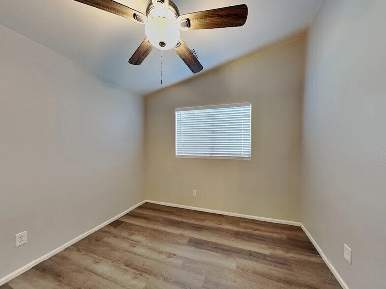 Building Photo - 7261 W Glenn Dr