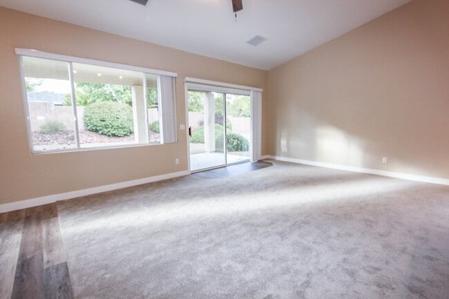 Building Photo - 3 Bedroom Home in Pronghorn Ranch